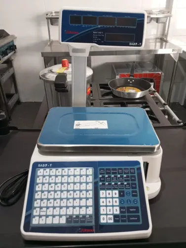 NZ. Balança etiquetadora com torre e wi-fi URANO