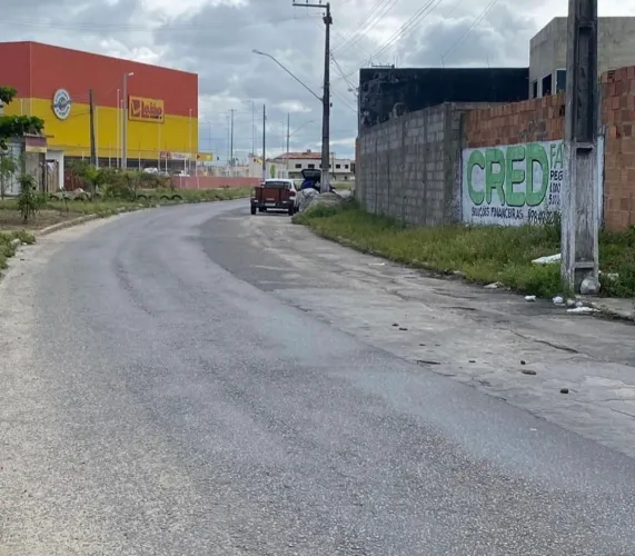 Vendo Terreno na avenida do Albano 