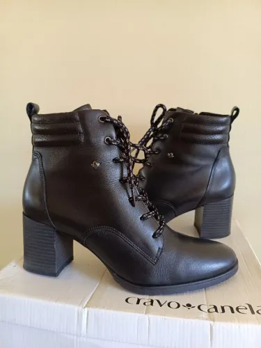 Bota Couro Coturno Salto Alto Cravo e Canela n° 39