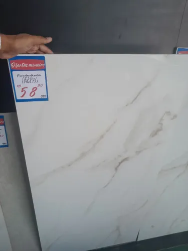 Piso Calacata Polido em Oferta