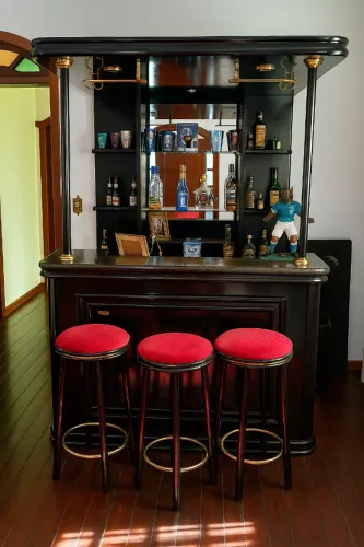 Barzinho Elegante de Luxo com 3 Banquetas