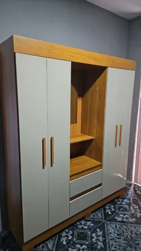 Guarda-Roupa Capela com Espelho 