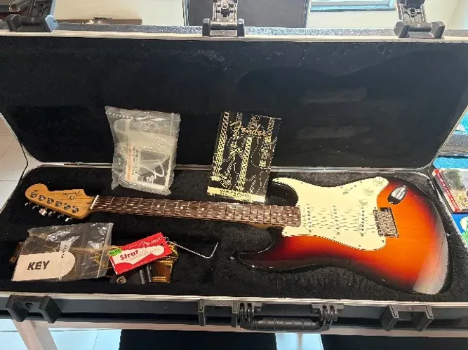Guitarra Fender American Standard 2010 Sunburst