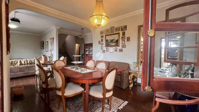 Casa Tríplex à Venda no Santa Lúcia | 265 m² |