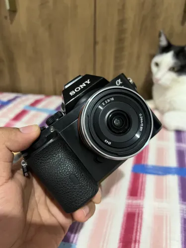 Câmera Sony A7I + lente Sony 16mm 2.8