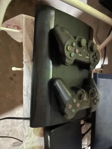 Vendo ps3 completo com 2 controle e 14 jogos