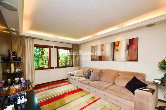 Casa com 5 quartos para locação no bairro Sagrada Família
