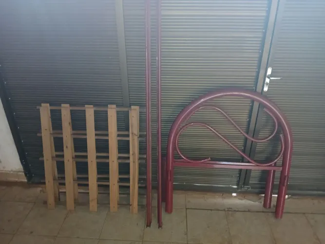 Cama de ferro solteiro . Bairro cohab 4 conjunto.