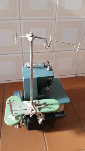 Overlock Portátil Three Star Fn2-7d