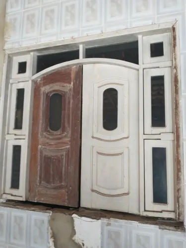 Janela de Madeira com Design Clássico