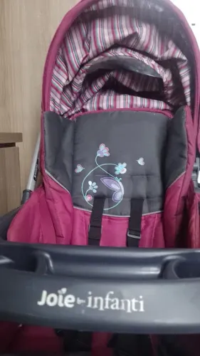Super promoção!Carrinho de bebê Joie - Infantil, para menina.