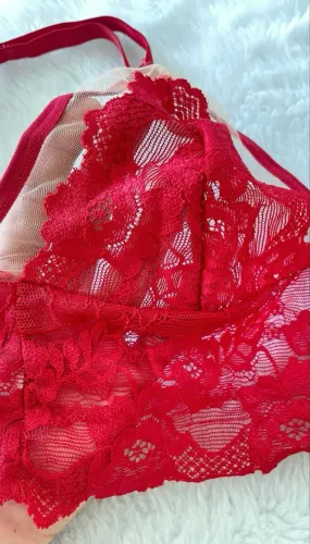 Conjunto de lingerie renda e tule .