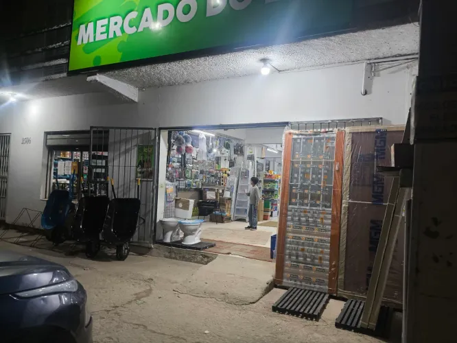 Mercado ferragem açougue padaria 