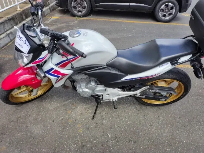 Veículo em perfeito estado de conservação.