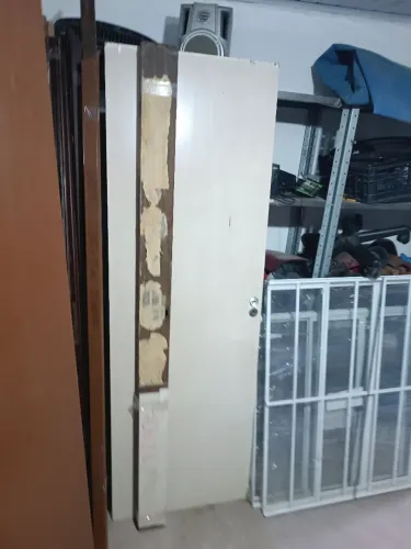 Porta interna de 70cm x2.10 itaúba c/caixilho VENDE-SE 