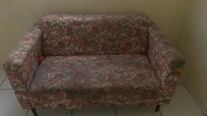 Sofá de 2 lugares floral