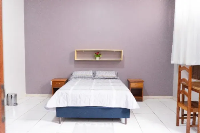 Quartos Mobiliados e Climatizados , prox Shopping Boulevard esquina Doca