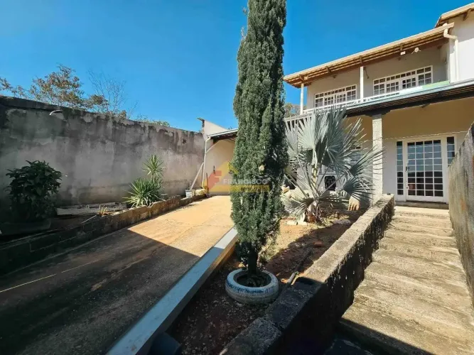 Casa à venda, 3 quartos, 1 suíte, 5 vagas, São Roque - Divinópolis/MG