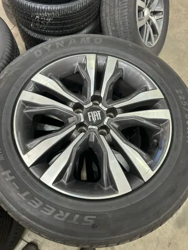 Rodas aro 17 Fiat toro+ pneus semi novos 