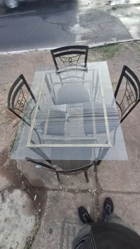 Mesa de Jantar Amarela com 4 Cadeiras 0,90cm conservada