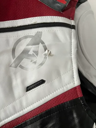 Macacão os vingadores tamanho PEQUENO (s)