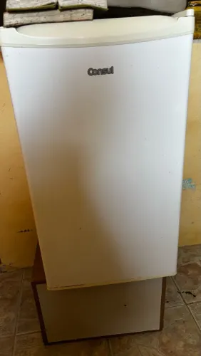Geladeira cônsul pequena
