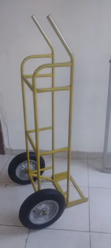 Carrinho para transporte de botijão de gás