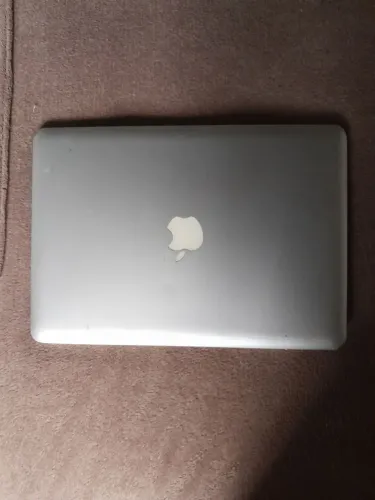 Mac book pro 13 polegadas antigo usado com defeito, vendo para tirar as peças.