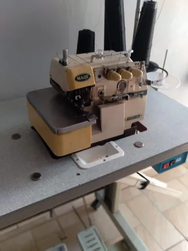 Máquina de costura - Overlock