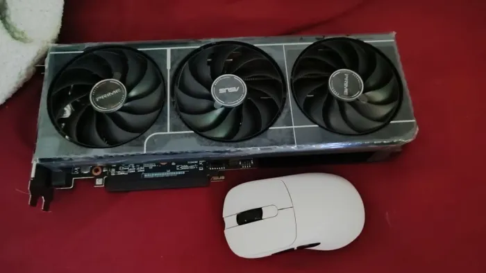 Placa de vídeo RX9060xt 16gb Asus prime oc