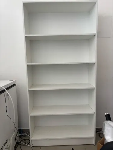 Vendo um balcão e duas estantes em ótimo estado!