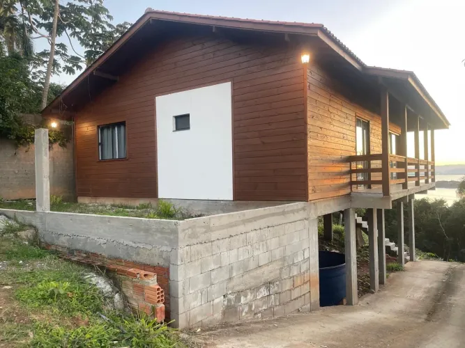 Alugo casa no alto do Ribeirão