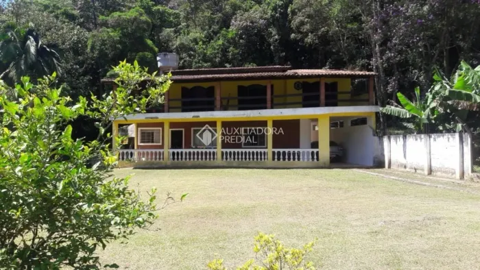 Maravilhosa Chácara de 1.000m² no Recreio da Borda do Campo - Santo André