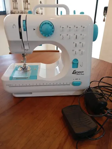 Máquina de costura marca lenoxx