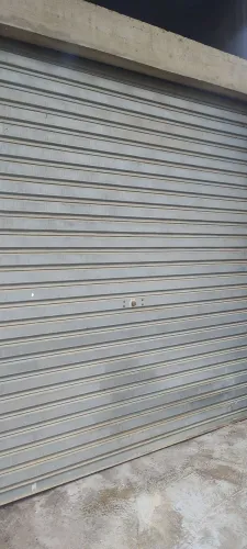 Vendo está porta de aço galvanizada. De 2 metros e meio . Por 3 de altura. 1.000