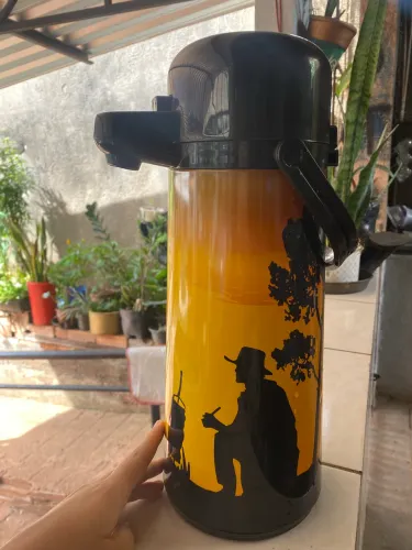 Estou vendendo essa garrafa d 2l 