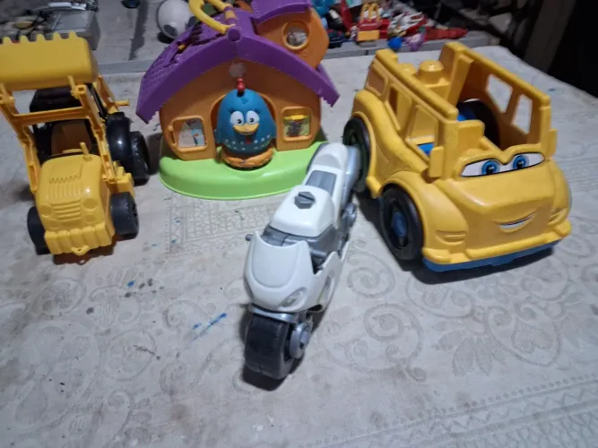 Carrinhos 4 unidades
