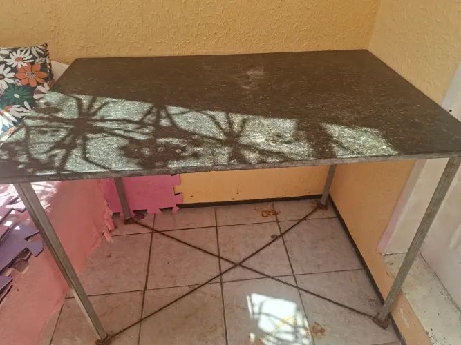 MESA TAMPA PEDRA DE MÁRMORE Comprimento:1.10. Largura 70cm . Altura 80cmM