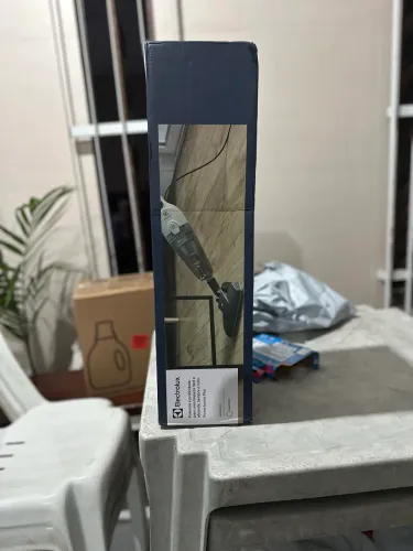Aspirador pó vertical Electrolux 2 em 1 com fio 127v | STK14 W, 1300W - Lacrado