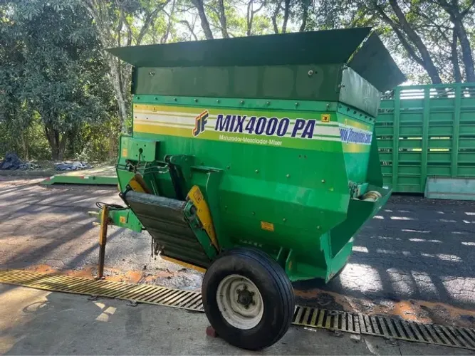 Vagão Misturador JF MIX 4000 PA - Pouquíssimo Uso - R$ 65 Mil