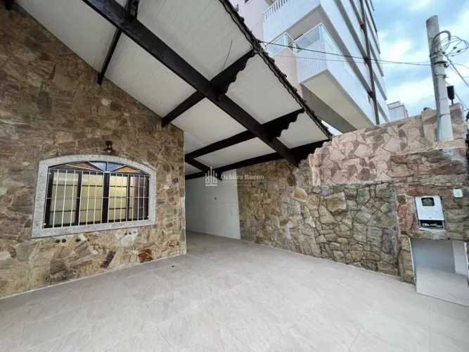 CHARMOSA CASA COM PISCINA ÓTIMA LOCALIZAÇÃO APENAS 750 MIL !!!