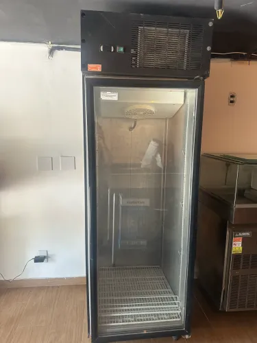 Refrigerador vertical porta de vidro 
