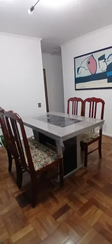 Mesa de Jantar 200 cadeira 50 cada unidade