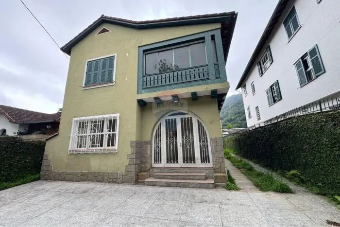 LOCAÇÃO - CASA 4 SUÍTES CENTRO PETRÓPOLIS RJ