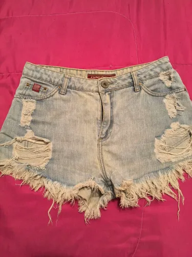 Short Jeans com Franjas Opção Tam 38