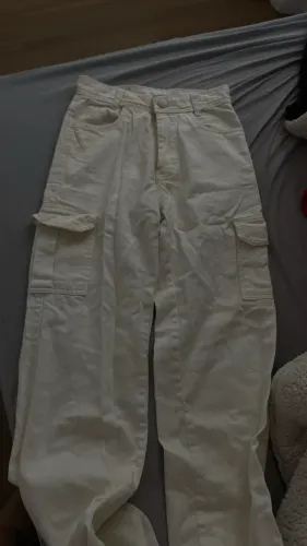 Vendo calça jeans cargo branca