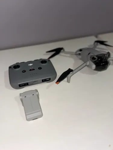 Drone dji mini 4 pro + controle + 2 baterias