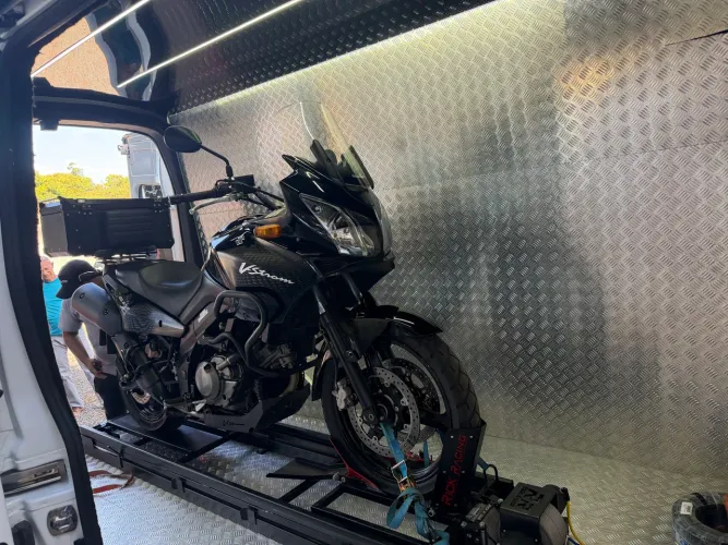 # ? Suzuki V-Strom 650 2010 - Raridade | 50.580 km |