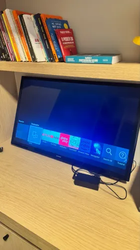 TV Samsung 32" LED + Controle + Fonte Original + Suporte de Parede - Perfeito Estado!