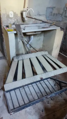 Lixeira de ferro